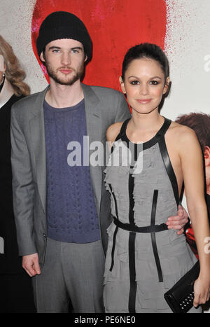 Toujours en attente d'une première mondiale à la Grove Theatre de Los Angeles. Rachel Bilson, Tom Sturridge événement dans la vie d'Hollywood, Californie - Red Carpet Event, USA, Cinéma, Célébrités, photographie, Arts, Culture et divertissement, Célébrités, Mode Topix Meilleur de Hollywood, la vie, événement dans la vie d'Hollywood, Californie - Tapis rouge et en backstage, cinéma, télévision, célébrités, célébrités Musique Bestof , Arts, Culture et divertissement, vertical, une seule personne, la photographie, les trois quarts, enquête 2011 tsuni@Gamma-USA.com , Crédit Tsuni / USA, Banque D'Images