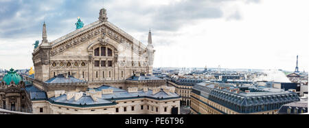 Panorama de la belle ville de Paris vu depuis la terrasse de l'Galeries Lafayette dans une froide journée d'hiver Banque D'Images