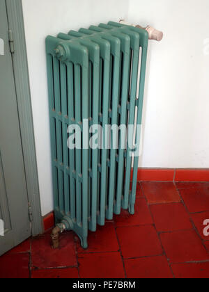 Radiateur en fonte Vintage français Banque D'Images