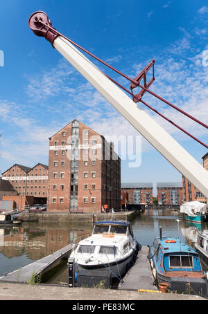 L'entrepôt, Albert appartements maintenant, vu l'échelle du bassin du Victoria, Gloucester Docks, England, UK Banque D'Images