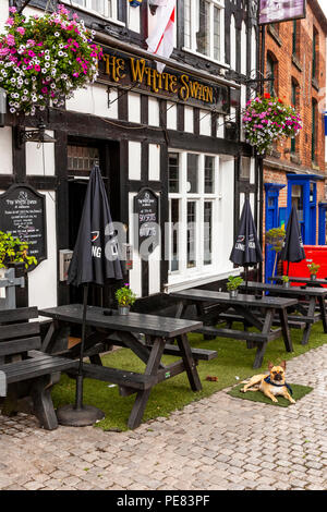 Le White Swan pub, Ashbourne, Derbyshire. Banque D'Images