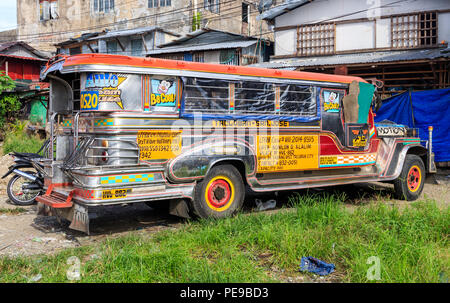 Tacloban City, Philippines - 12 juin 2018 : un Jeepney aux Philippines utilisé pour le transport public Banque D'Images