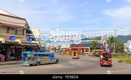 Tacloban City, Philippines - 12 juin 2018 : Avis de Jeepneys et le centre-ville de Tacloban City Banque D'Images