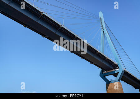 Le pont suspendu "Köhlbrandbrücke" dans le port de Hambourg, Allemagne Banque D'Images