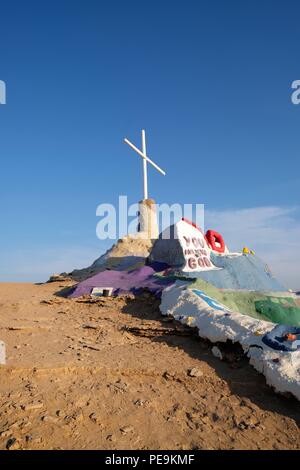 La Montagne du salut de l'installation d'art populaire près de Slab City et Niland, California, United States. Banque D'Images