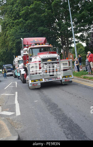 American Vintage Tracteur Mack Truck sur un rallye à vapeur road run, Driffield, East Riding of Yorkshire, Angleterre, RU, FR. Banque D'Images