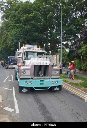 American Vintage Tracteur Mack Truck sur un rallye à vapeur road run, Driffield, East Riding of Yorkshire, Angleterre, RU, FR. Banque D'Images