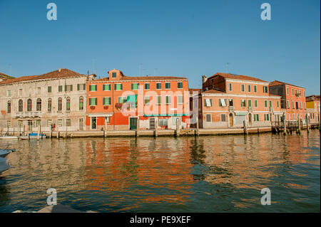 L'île de Murano avec ses maisons colorées Banque D'Images