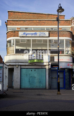Office 1930 vide et retail building dans le centre de Luton, Bedfordshire Banque D'Images