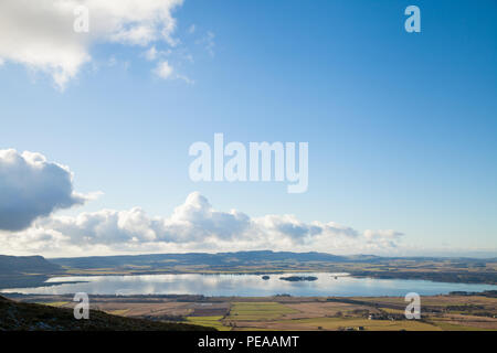 Regardant vers le bas sur le Loch Leven Fife Ecosse de Bishop Hill Banque D'Images