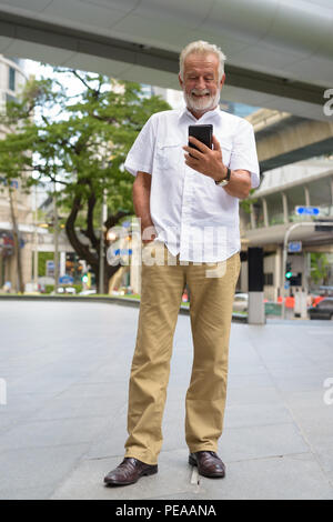 Handsome senior homme touristiques à la découverte de la ville de Bangkok, Thail Banque D'Images