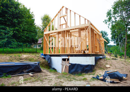 Stick construit la maison en construction, nouvelle construction en bois avec toit truss, Post and Beam cadre, maison à ossature bois, de l'immobilier Banque D'Images