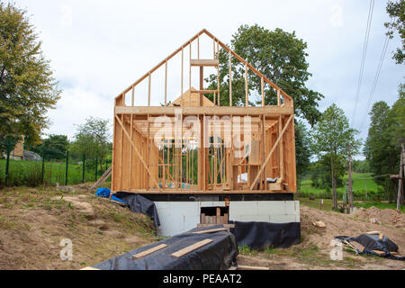 Stick construit la maison en construction, nouvelle construction en bois avec toit truss, Post and Beam cadre, maison à ossature bois, de l'immobilier Banque D'Images