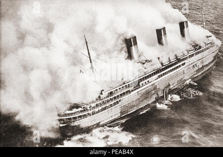 Le paquebot français SS L'Atlantique. Le navire a pris feu en 1933 tout en naviguant entre Bordeaux et Le Havre à reposer. Le bateau a été mis au rebut en 1936 entraînant le paiement de 6,8 millions de dollars à la Compagnie de Navigation Sud Atlantique pour la perte. À partir de ces années, publié en 1938. Banque D'Images