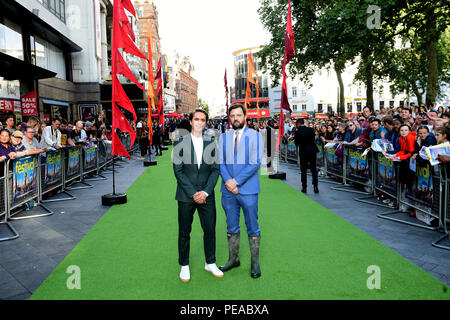 Joe Thomas et directeur Iain Morris (droite) assister à la première mondiale de la fête au Cineworld Leicester Square, Londres. Banque D'Images