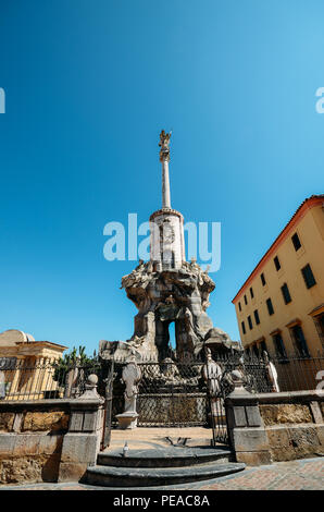 Cordoue, Espagne - 13 juillet 2018 : Statue de Saint Raphael's Pont Romain Cordoba - Espagne Banque D'Images