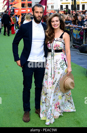 Rachel Shenton et Chris Overton assister à la première mondiale de la fête au Cineworld Leicester Square, Londres. Banque D'Images