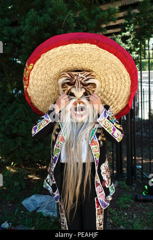 Danseur de Los Tecuanes de San Gabriel à Puebla. La danse représente deux tribus, et l'Zapoteca Chichimeca, travaillant ensemble dans une tentative Banque D'Images