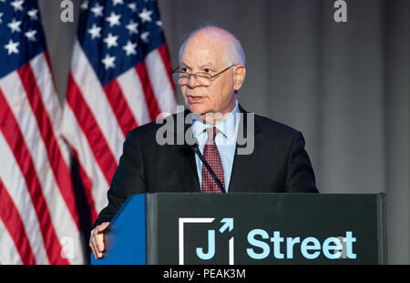 Le sénateur Ben Cardin (D - MD) s'exprimant lors de la Conférence nationale J Street à Washington, DC Le 16 avril 2018 Banque D'Images