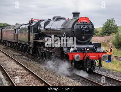 Jubilé 5690 LMS classe Leander à Hellifield gare le samedi 11 août 2018, que le Waverley Banque D'Images