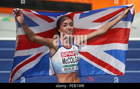 Great Britain's Eilish McColgan célèbre remportant l'argent dans la finale du 5 000 m féminin lors de la sixième journée des Championnats d'Europe d'athlétisme 2018 au Stade Olympique de Berlin. Banque D'Images