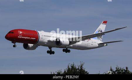 Norwegian Airlines B787-9 CKWF-G en courte finale pour la piste 26L à Londres Gatwick LGW, EGKK le samedi 11 août 201 Banque D'Images