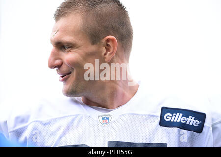 Foxborough, Massachusetts, USA. 13 août 2018 : New England Patriots Rob Gronkowski fin serré (87) laisse le champ de pratique après le New England Patriots training camp session tenue sur le champs de pratique au stade Gillette, à Foxborough, Massachusetts. Eric Canha/CSM Crédit : Cal Sport Media/Alamy Live News Banque D'Images