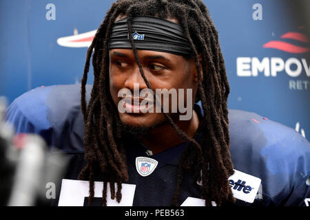 Foxborough, Massachusetts, USA. 13 août 2018 : New England Patriots linebacker n'a Hightower (54) est interviewé au New England Patriots camp de formation qui a eu lieu sur le champs de pratique au stade Gillette, à Foxborough, Massachusetts. Eric Canha/CSM Crédit : Cal Sport Media/Alamy Live News Banque D'Images