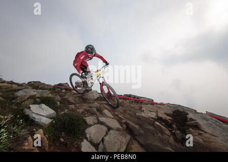 Whistler, Canada. 15 août 2018. Whistler, Colombie-Britannique, Canada. 12 août, 2018. Cécile Ravanel (FRA) de l'équipe de Course Enduro Vallnord Commencal course à la première place dans la division des femmes à la pro 12 août 2018 Enduro World Series Camelbak Canadian Open Enduro présenté par l'événement spécialisé dans la région de Whistler, Colombie-Britannique, Canada. Credit : Ironstring/Alamy Live News Crédit : Ironstring/Alamy Live News Banque D'Images