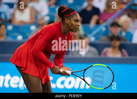 Cincinnati, OH, USA. Août 13, 2018. Serena Williams, de l'action en première ronde lors de son match à l'Ouest et le Sud de l'Open 2018 Premier tournoi de tennis WTA 5. Cincinnati, Ohio, USA, 13 août 2018. Credit : AFP7/ZUMA/Alamy Fil Live News Banque D'Images