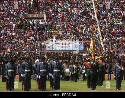 Harare, Zimbabwe. Août 14, 2018. Soldats zimbabwéens se rassembleront sur la cérémonie de commémoration de la Journée des Forces de défense à Harare, Zimbabwe, 14 août 2018. Credit : Shaun Jusa/Xinhua/Alamy Live News Banque D'Images