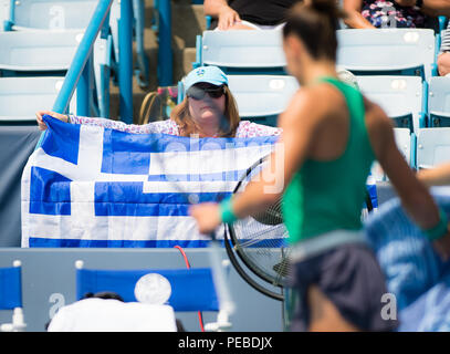 14 août 2018 - Fan de Maria Sakkari de Grèce au cours de sa première série de match à l'Ouest et le Sud de l'Open 2018 Premier tournoi de tennis WTA 5. Cincinnati, Ohio, USA. Le 14 août 2018. Credit : AFP7/ZUMA/Alamy Fil Live News Banque D'Images