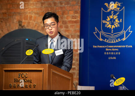 Hong Kong, Chine. Août 14, 2018. Chef de l'être bientôt interdit Parti National de Hong Kong, ANDY CHAN HO-TIN parle à l'Club des correspondants étrangers dans le centre de Hong Kong. Les manifestants de l'indépendance pro camp et le camp d'Pro-Beijing les rues à l'extérieur du club. Credit : Jayne Russell/ZUMA/Alamy Fil Live News Banque D'Images