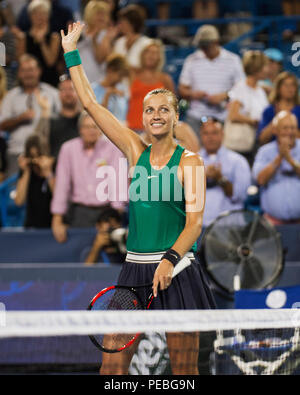 Mason, Ohio, USA. 14 août 2018 : Petra Kvitova (CZE) célèbre sa victoire sur Serena Williams (USA) à la région du sud-ouest de l'ouvrir à Mason, Ohio, USA. Brent Clark/Alamy Live News Banque D'Images