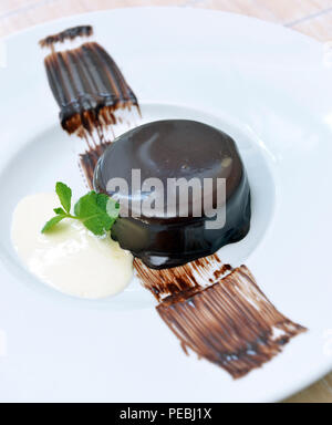 Panna Cotta vanille et chocolat Banque D'Images