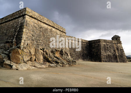Le fort Saint-Jean en Vila do Conde est un édifice militaire du xvie siècle dont la fonction était de défendre la côte portugaise Banque D'Images