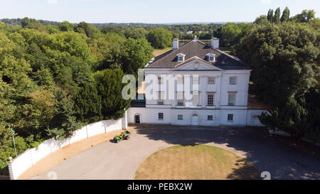 Marble Hill House, Twickenham, villa palladienne, drone aérien tourné à partir de l'air montrant l'herbe brûlée d'Angleterre de l'été 2018 Banque D'Images