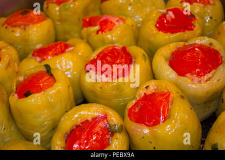 Poivrons farcis. Confort parfait de la nourriture. Des repas maison. Poivrons farcis cuits au four. Poivrons farcis à la grecque. Recip Méditerranée Banque D'Images