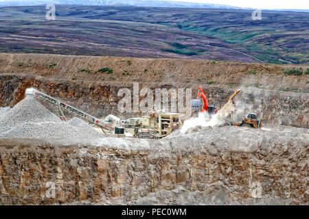 Coldstone coupé d'une carrière est située à Greenhow Hill Nidderdale la belle lande de bruyère peut être vu dans le contexte de cette photo Banque D'Images