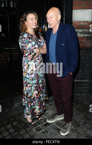 Sir Patrick Stewart et sa femme Sunny Ozell date prévue pour la nuit comprend : Sunny Ozell, Sir Patrick Stewart Où : London, Royaume-Uni Quand : 13 Oct 2018 Source : WENN.com Banque D'Images