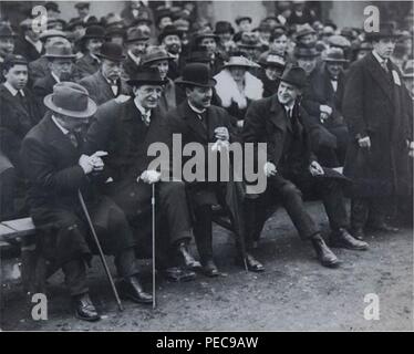 Arthur Griffith Eamon De Valera Lord-maire de Dublin Laurence O'Neill Michael Collins à G.A.A. correspondent à Croke Park. Banque D'Images