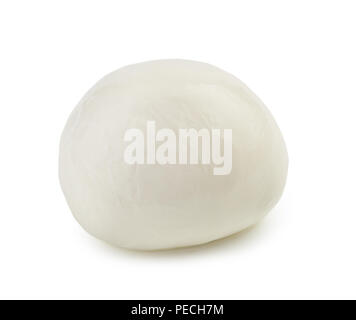 Buffalo mozzarella isolé sur fond blanc avec chemin de détourage.