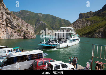 Alpin Ferry, ferries, Koman, Komani lac, rivière Drin, Albanie Banque D'Images