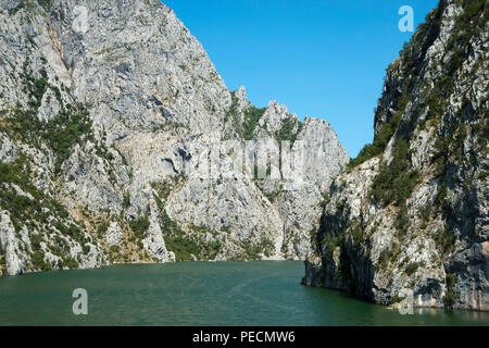 Lac Komani, rivière Drin, Albanie Banque D'Images