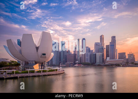 Singapour, Singapour - le 10 août 2018 : skyline de Singapour par le Marina Bay Banque D'Images