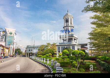 Muar tour de l'horloge est l'un des célèbres sites touristiques d'intérêt de la ville de Muar, l'ancienne architecture anglaise est ce qui rend l'horloge distinctive et u Banque D'Images