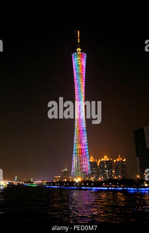 Canton tower, Guangzhou, Chine skyline sur la rivière des Perles Banque D'Images