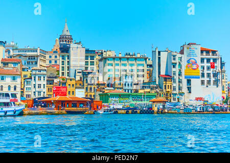 Istanbul, Turquie - 17 juillet 2018 : quartier de Galata et quayside Karakoy à Istanbul Banque D'Images