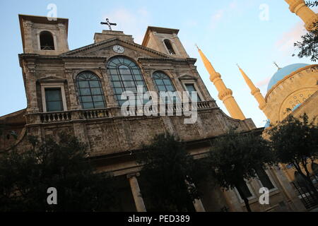 Saint George cathédrale maronite et Musulmans Sunnites Mohamed al Amin mosquée dans le centre-ville de Beyrouth qui était l'un de la guerre civile du Liban, tuant des zones. Banque D'Images