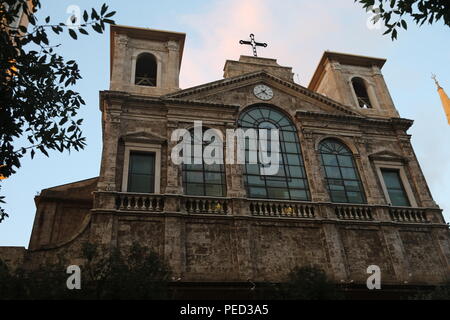 Saint George cathédrale maronite de Beyrouth. centre-ville. Il a été lourdement bombardée et pillée pendant la guerre civile du Liban et puis il a été restauré en 2000. Banque D'Images